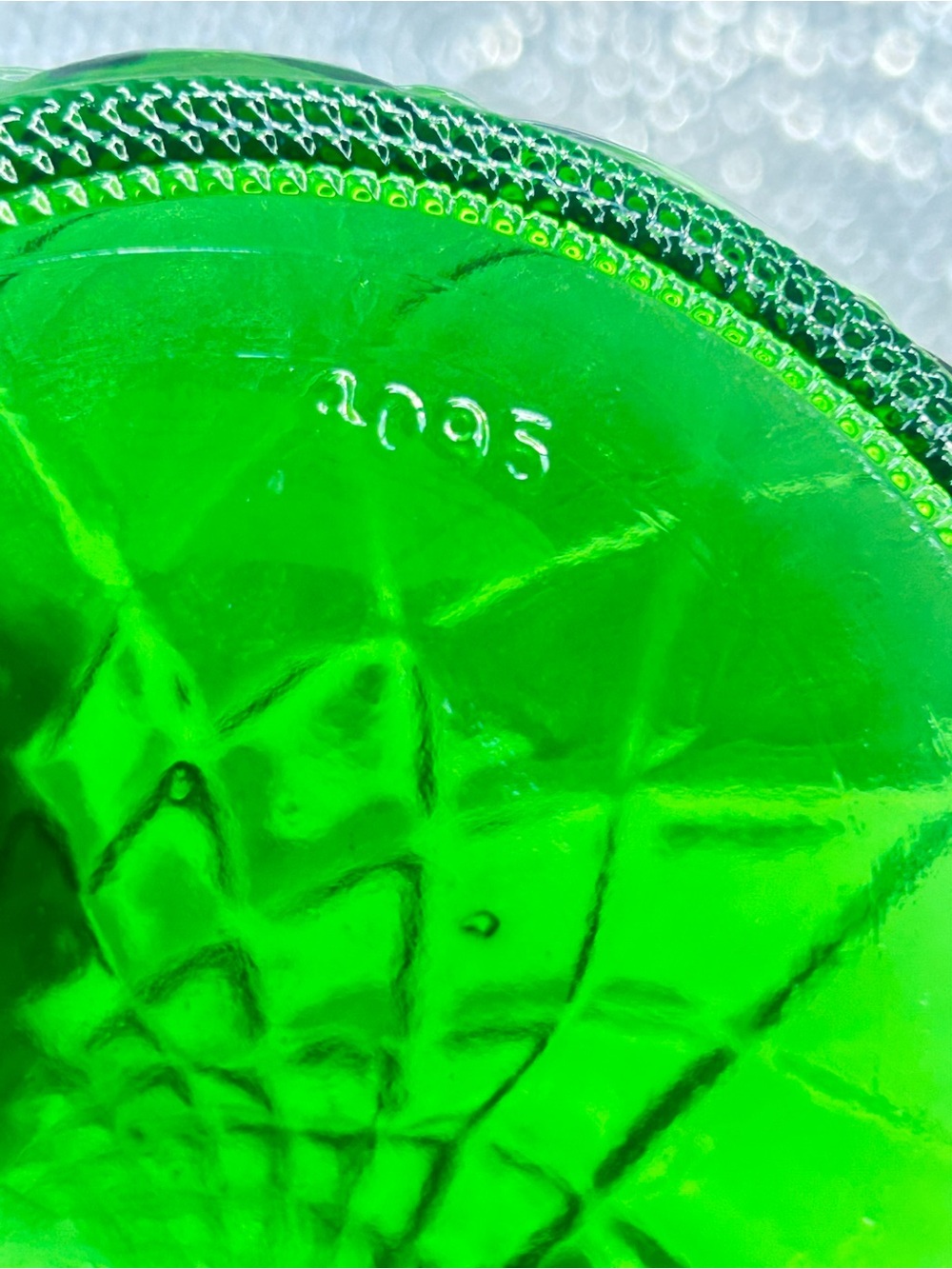 Vintage quilted emerald green vase sing bud vase - Picture 7 of 7